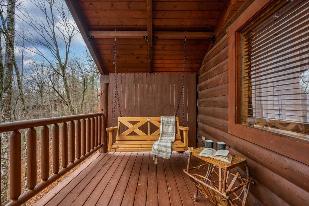 Log Cabin, Hot Tub, Fireplace, Pool Table & Views! Sevierville Esterno foto