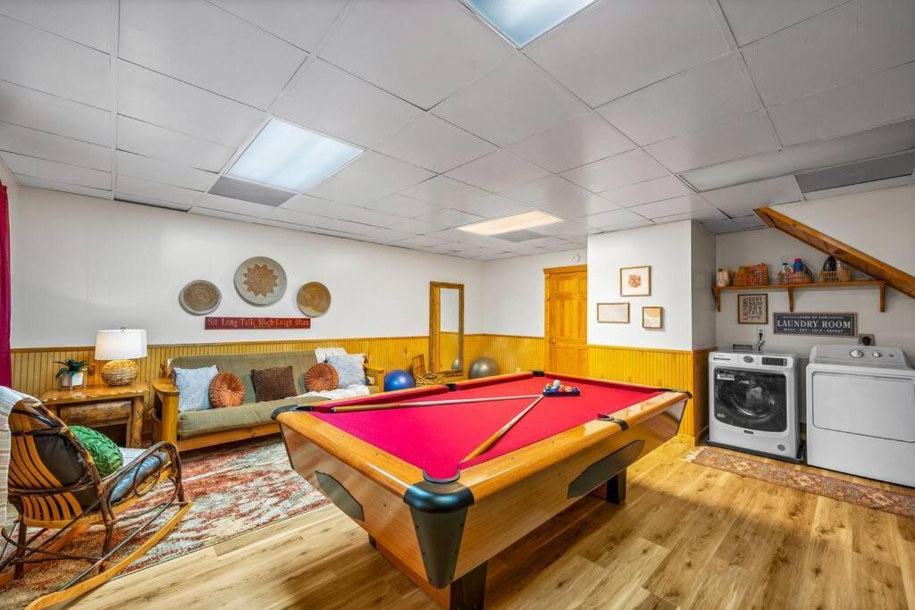 Log Cabin, Hot Tub, Fireplace, Pool Table & Views! Sevierville Esterno foto