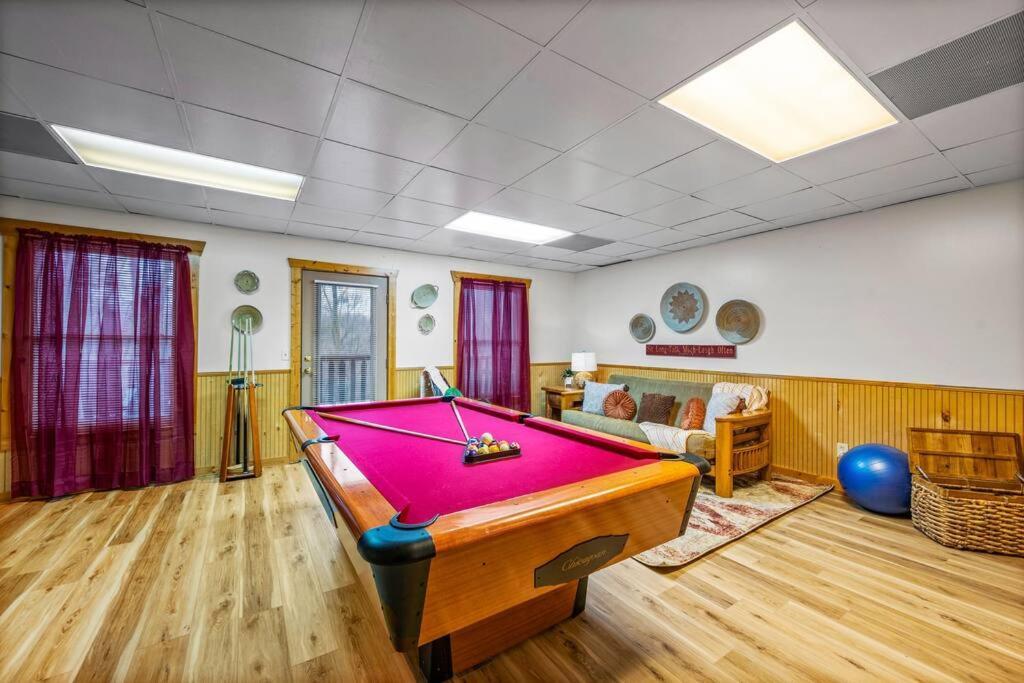 Log Cabin, Hot Tub, Fireplace, Pool Table & Views! Sevierville Esterno foto