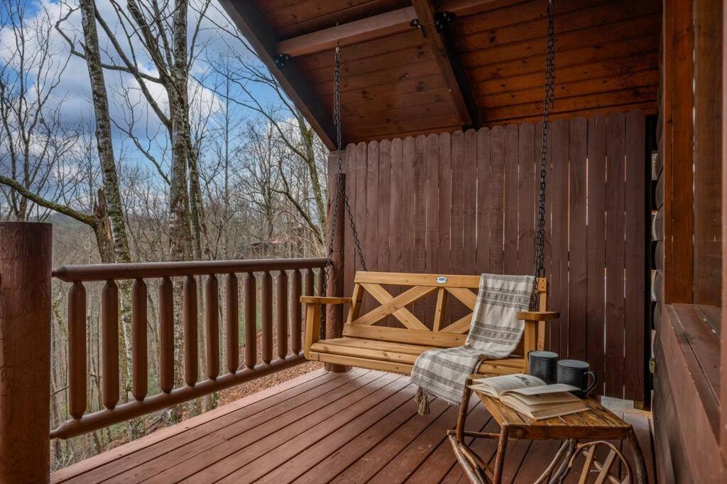 Log Cabin, Hot Tub, Fireplace, Pool Table & Views! Sevierville Esterno foto