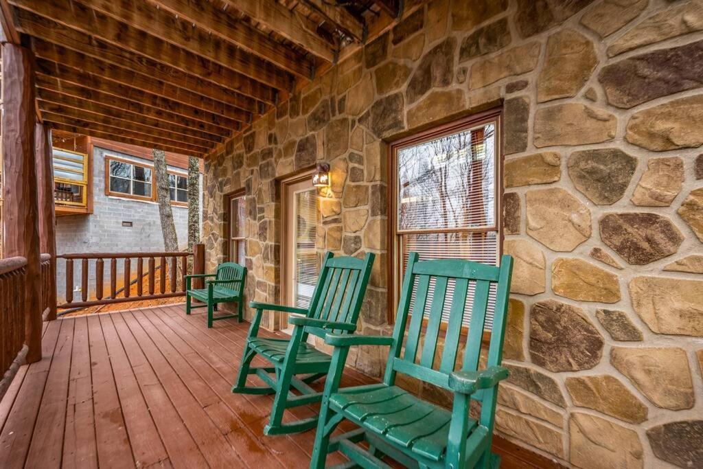Log Cabin, Hot Tub, Fireplace, Pool Table & Views! Sevierville Esterno foto