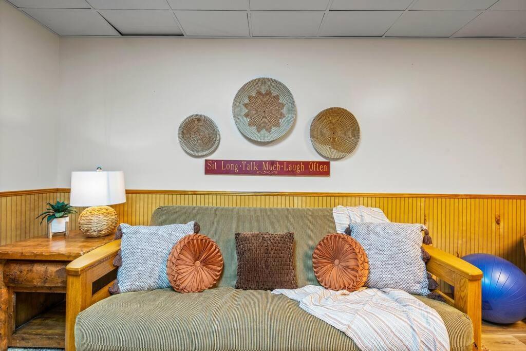 Log Cabin, Hot Tub, Fireplace, Pool Table & Views! Sevierville Esterno foto