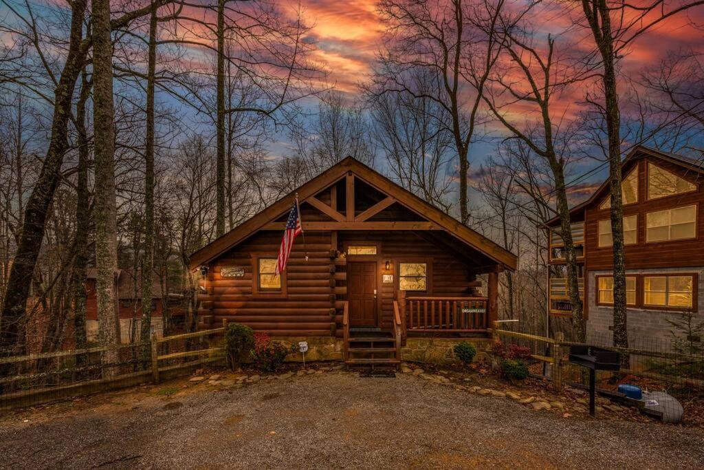 Log Cabin, Hot Tub, Fireplace, Pool Table & Views! Sevierville Esterno foto