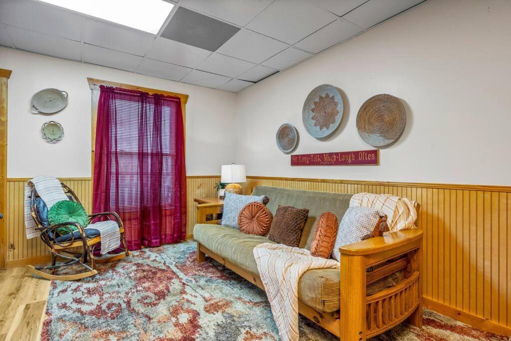 Log Cabin, Hot Tub, Fireplace, Pool Table & Views! Sevierville Esterno foto