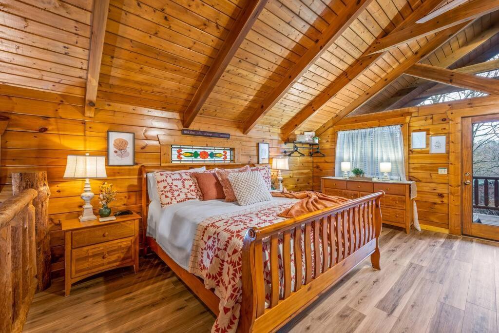 Log Cabin, Hot Tub, Fireplace, Pool Table & Views! Sevierville Esterno foto